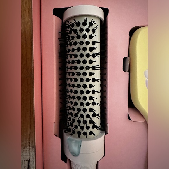 MANE by MANE ADDICTS 
Body Builder Medium Hot Round Brush Hair Set Hair Dryer - Picture 7 of 15